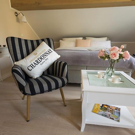 Nostalgie-Nest Mit Boxspringbett Lägenhet Mayen Exteriör bild